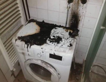 Fotografija: Zagorel je pralni stroj. FOTO: PGD Dolnji Logatec
