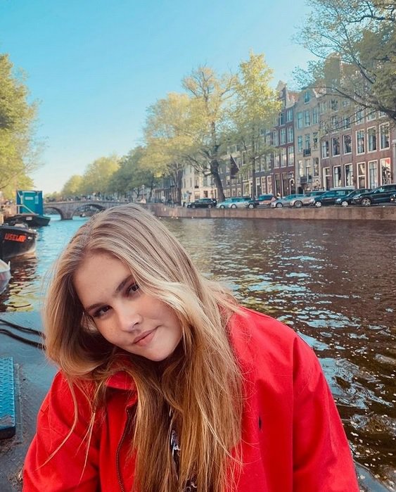 Fotografija: Iz Amsterdama se je morala vrniti v Haag. FOTO: Instagram
