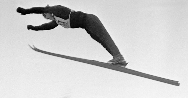 Avstrijec Sepp Bradl je leta 1936 prvi za meter in pol preskočil magično stotico.

