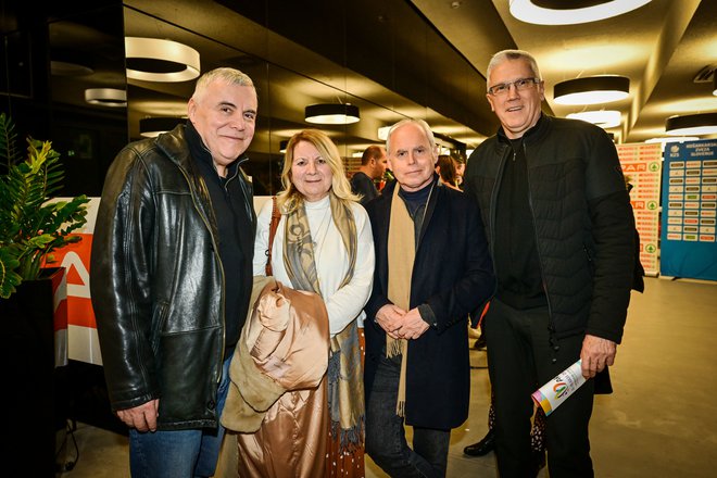 Od desne proti levi: Peter Vilfan in Milan Predan, veleposlanik v Severni Makedoniji, njegova žena Darka Zvonar Predan in Zoran Predin
