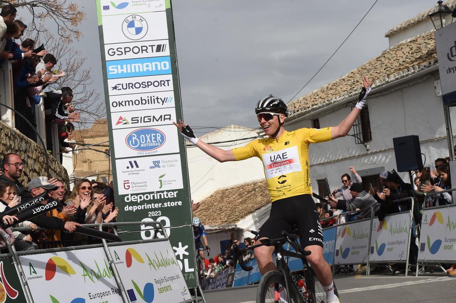 Fotografija: Tadej Pogačar je z uspehom v 4. etapi dirke po Andaluziji dosegel mejnik 50 zmag med profesionalci. FOTO: Vueltaandalucia.com
