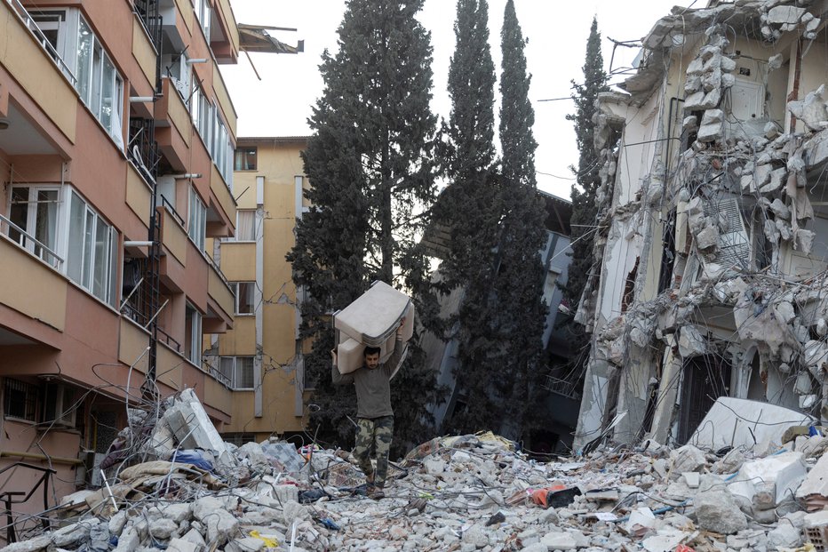Fotografija: Posledice rušilnega potresa.  FOTO: Eloisa Lopez, Reuters
