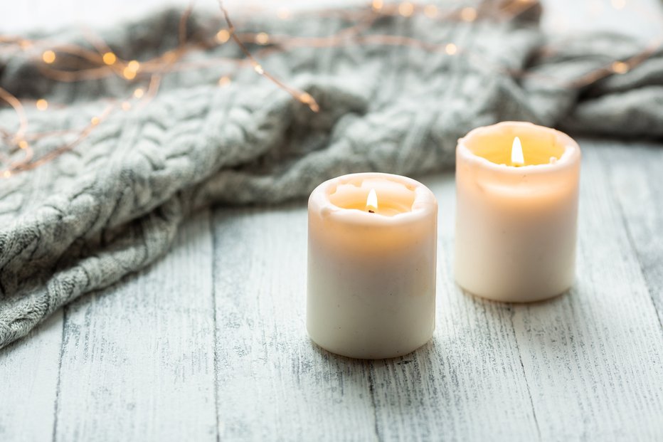 Fotografija: Tako boste prihranili nekaj denarja in podaljšali življenjsko dobo sveče. FOTO: Elizaveta Elesina, Shutterstock
