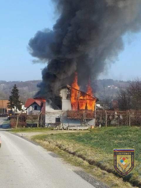 Ko so gasilci prihiteli, je bila montažna hiša že v plamenih. Foto: PGD Ljutomer
