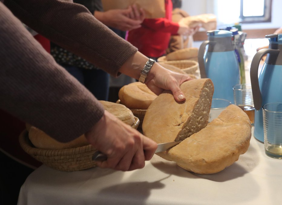 Fotografija: Do kruha imamo povsem drugačen odnos, če ga sami spečemo.
