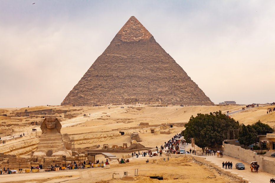 Fotografija: Piramide v Egiptu so eden največji turističnih magnetov na svetu. FOTO: Takepicsforfun/Getty Images
