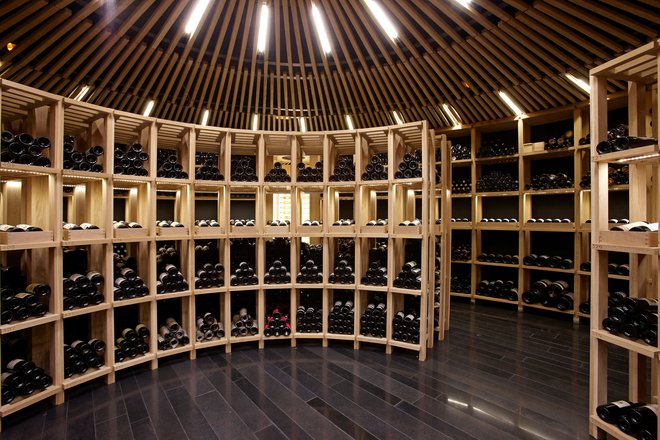 V Hotelu Atrio so imeli zares bogato zbirko vin. FOTO: Reuters
