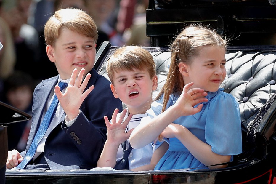 Fotografija: Platinasti jubilej je s kraljico praznoval tudi najmlajši Louis. FOTO: Peter Nicholls/Reuters
