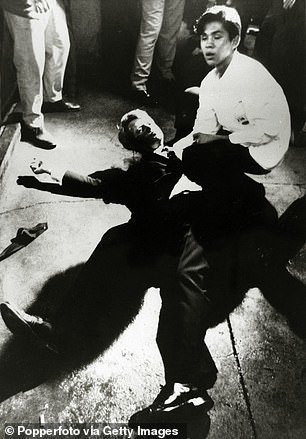 Senator Bobby Kennedy je padel pod streli v losangeleškem hotelu Ambassador. FOTO: Getty Images

