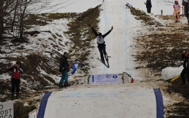 Takole je v Prekmurju skočil takrat 12-letni Timi Zajc in postavil rekord skakalnice, ki velja še danes.
