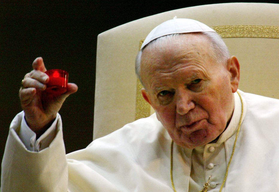 Fotografija: Sedanji krakovski škof je dvome o Wojtyli označil za napad na papeža. FOTO: Š Vincenzo Pinto, Reuters 
