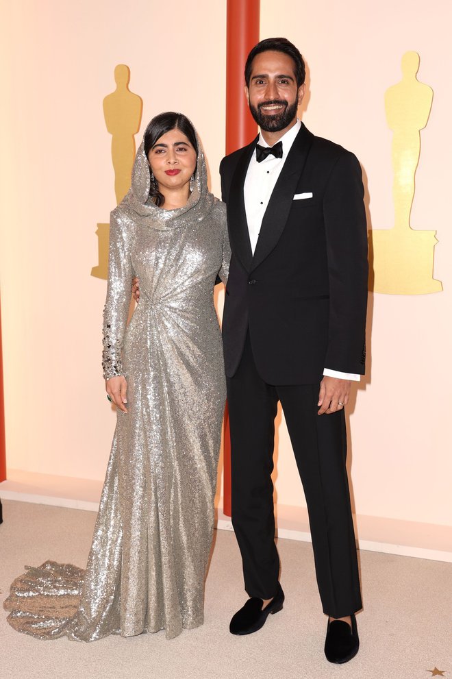 Nobelova producentka

Med gosti, ki jih nismo pričakovali, se je znašla tudi Malala Jusafzai, ki je bila producentka kratkega filma Stranger At The Gate. V obleki Ralpha Laurena je prišla z možem Asserjem Malikom.
