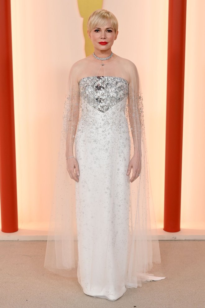 Beli angel

Michelle Williams je bila nominirana že petič, a čeprav nagrade še ni prejela, je bila v Chanelovi obleki nesporno zmagovalna.
