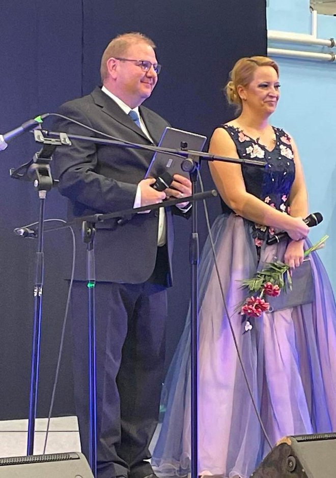 Jani Repnik in Janja Širnik sta spletla prijeten narodno-zabavni večer. FOTO: osebni arhiv
