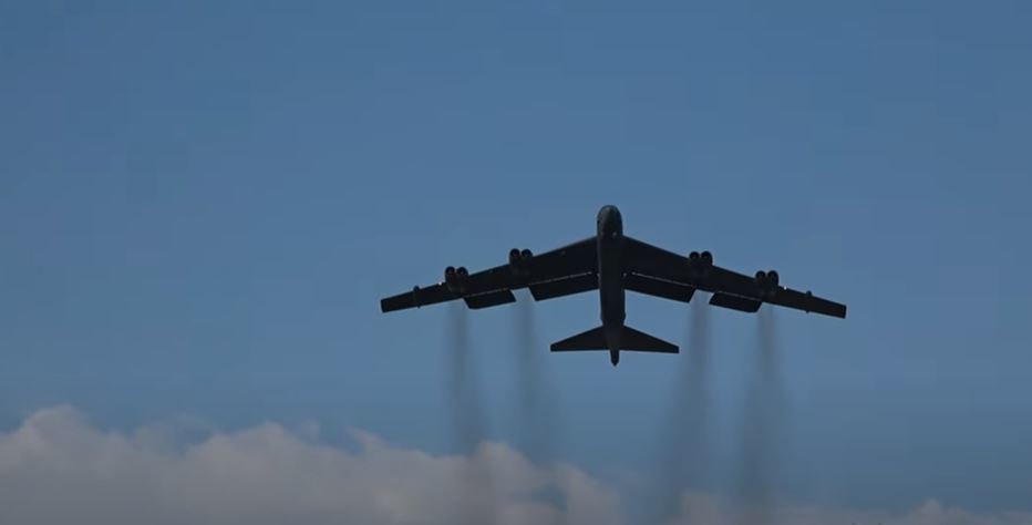 Fotografija: Bombnik B-52. FOTO: Zaslonski Posnetek/youtube
