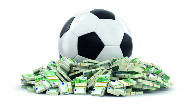 Nogometna žoga se je udomačila na posteljici iz denarja, a slednjega marsikje prerado zmanjka. FOTO: Tadej Regent
