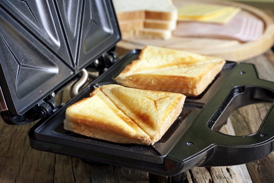 Fotografija: Tudi vi obožujete tople sendviče? Pevka Stoja menda jih. FOTO: Shutterstock
