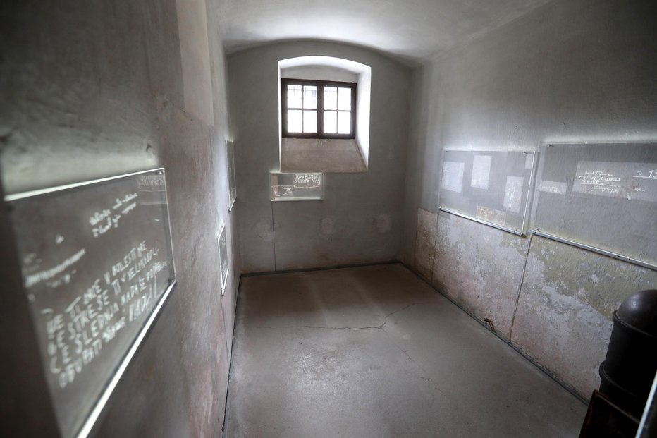Fotografija: Ena od desetih celic, v katerih so zaporniki čakali le še na smrt. FOTO: Dejan Javornik