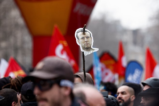 Macron je trenutno eden najbolj osovraženih ljudi v državi. FOTO: Benoit Tessier/Reuters