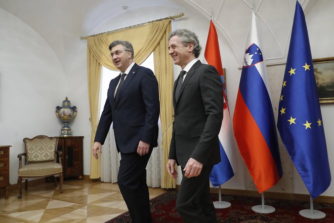 Hrvaški premier Andrej Plenković in slovenski Robert Golob med delovnim obiskom v Sloveniji. FOTO: Leon Vidic/delo