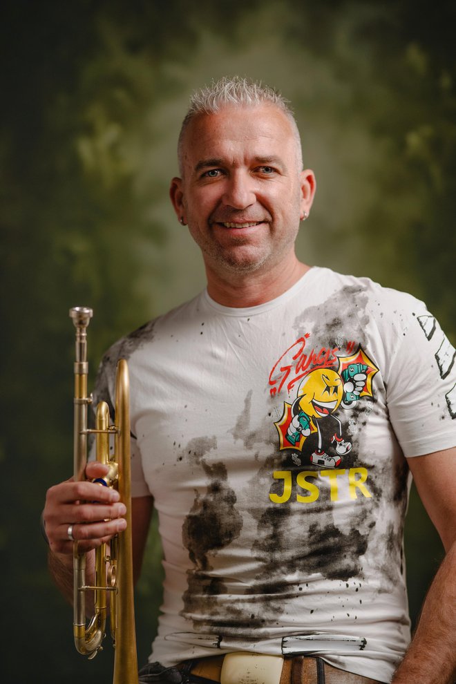 Ravenčan Andrej Gorenjak je vodja in trobentar S.O.S. kvinteta