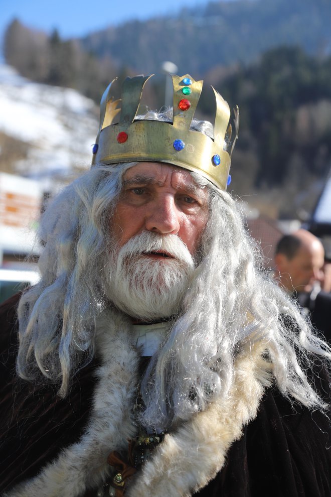 Kralj Matjaž izpod Pece je žegnal starodobno smučarijo v Črni. FOTO: Jože Miklavc