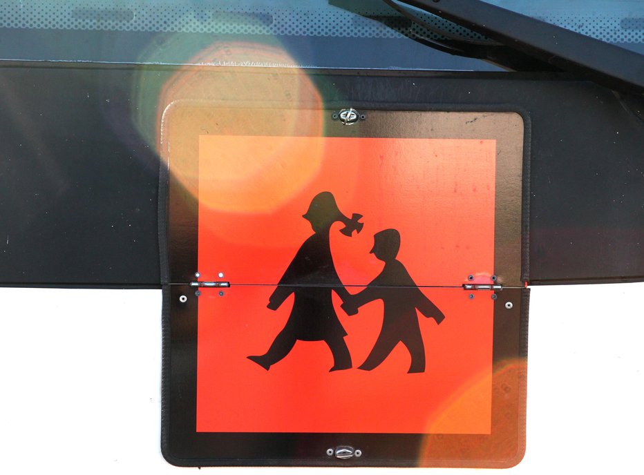 Fotografija: Stroga pravila veljajo za voznike, ki prevažajo skupine otrok oziroma upravljajo vozila za njihov prevoz. FOTO: Dejan Javornik