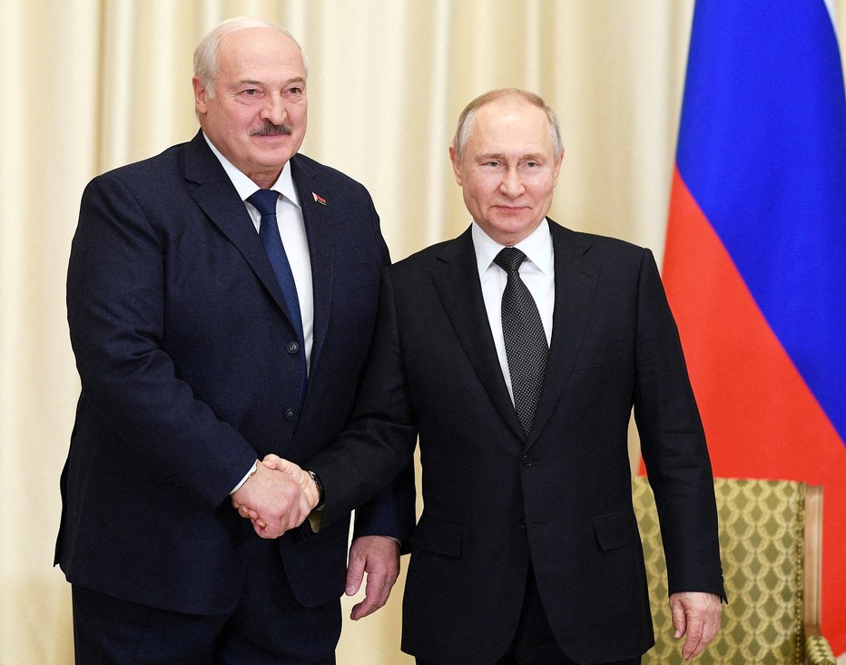 Fotografija: Vladimir Putin z beloruskim predsednikom Aleksandrom Lukašenkom. FOTO: Sputnik, Reuters