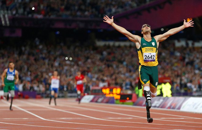 Med sprintom na 200 metrov na paraolimpijskih igrah v Londonu leta 2012. Istega leta je nastopil tudi na običajnih olimpijskih igrah. FOTO: Andrew Winning Reuters