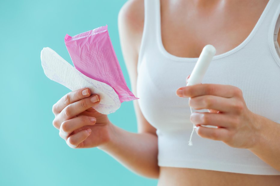 Fotografija: Če normalno prenašate hormonsko kontracepcijo, vam menstruacije ni treba imeti vsak mesec. FOTO: Nensuria, Getty Images