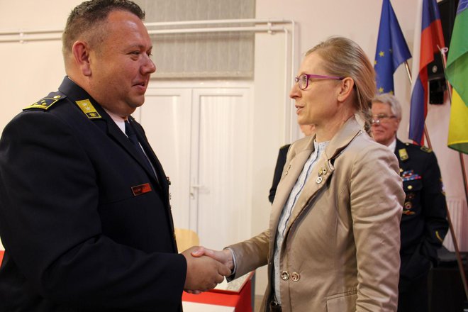 Novemu predsedniku Vladimirju Cvetkoviču je čestitala tudi radgonska županja Urška Mauko Tuš.