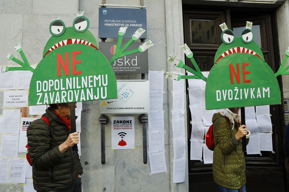 Fotografija: Protest pred ministrstom za zdravje  FOTO: Jože Suhadolnik