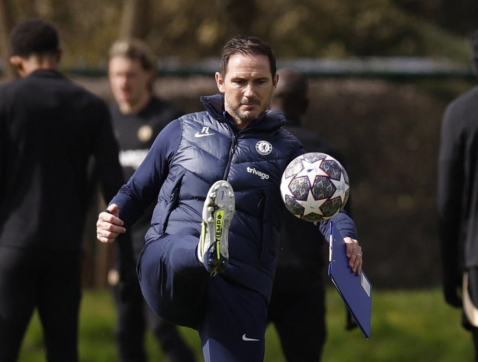 Fotografija: Frank Lampard je nekoč za Chelsea zabijal gole, zdaj se bo lotil velikega izziva v ligi prvakov na trenerski klopi. FOTO: Andrew Couldridge, Reuters
