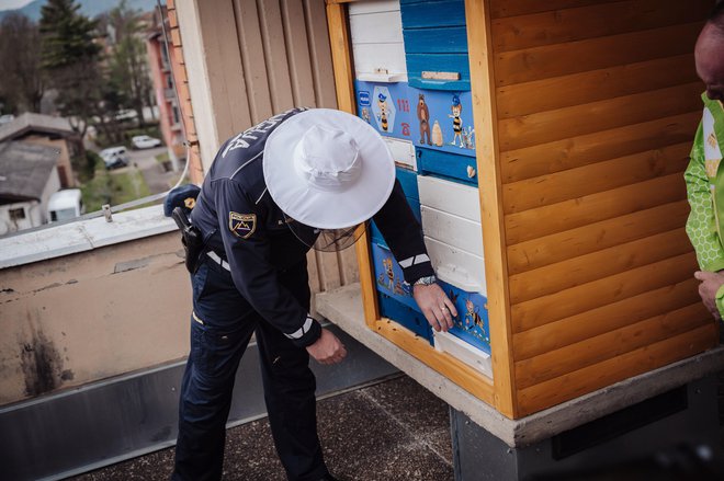 V mariborskih policijskih vrstah so tudi čebelarji. FOTOGRAFIJE: Tatjana Breznik