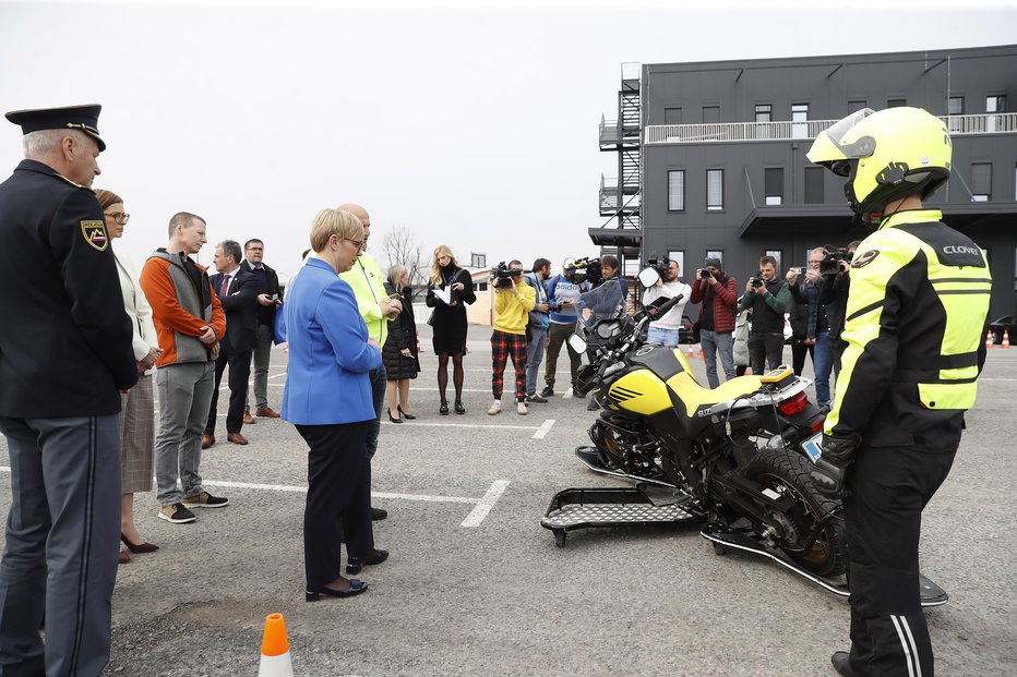Fotografija: Na pomen priprav na motoristično sezono je spomnila tudi osrednja govornica na dogodku, predsednica republike Nataša Pirc Musar, ki je navdušena motoristka. FOTOGRAFIJI: Leon Vidic