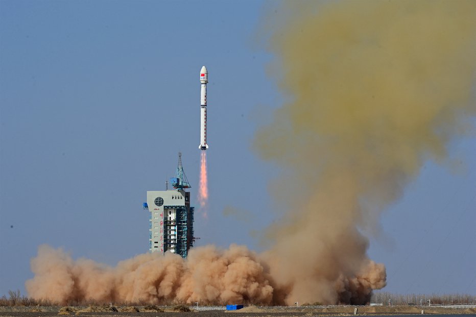 Fotografija: Nosilna raketa Long March-4B, ki nosi vremenski satelit Fengyun-3 07, je vzletela iz satelitskega izstrelitvenega centra Jiuquan, blizu Jiuquana, provinca Gansu, Kitajska, 16. aprila 2023. FOTOGRAFIJI: Stringer Via Reuters