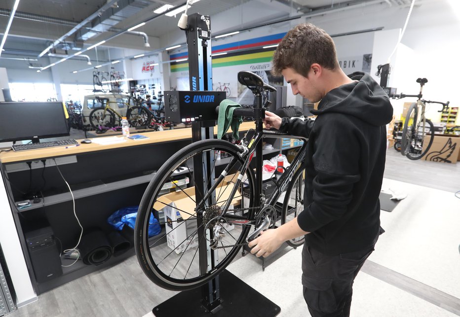 Fotografija: Poleg e-koles prodajni razcvet doživljajo tudi gravel kolesa.