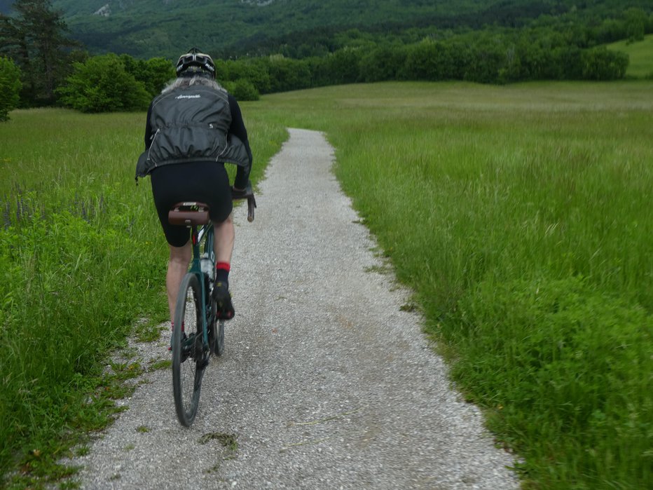 Fotografija: Vožnja s kolesom uravnava raven kortizola in adrenalina v telesu ter nam pomaga pri soočanju s stresnimi situacijami. FOTO: Miroslav Cvjetičanin