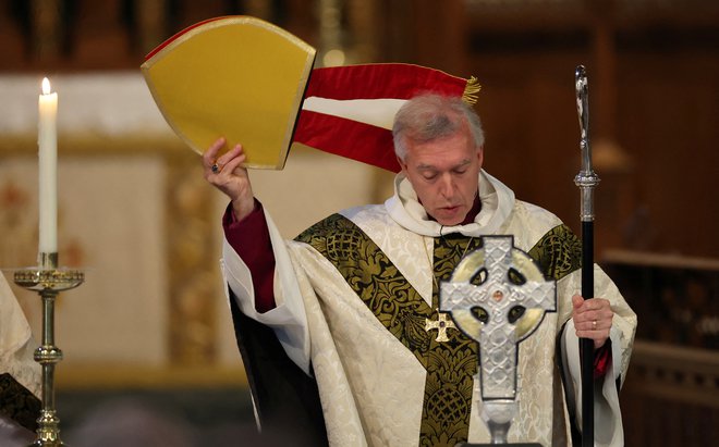 Valižanski križ bo blagoslovil nadškof Andrew John. FOTO: Phil Noble, Reuters