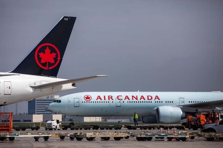 Fotografija: Zgodilo se je na letališču v Torontu. FOTO: Carlos Osorio/Reuters
