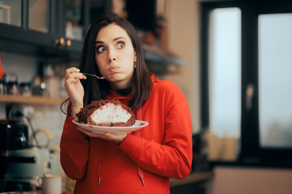 Fotografija: Je res treba pojesti še en kos? FOTO: Nicoletaionescu, Getty Images
