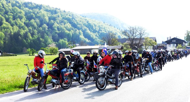 Sodelovalo je 98 motoristov, deset iz Moped toura iz Zaloga.