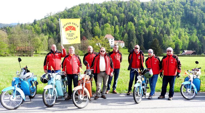 Člani Moped toura iz Zaloga so redni udeleženci paradne vožnje. Lani so praznovali 30-letnico društva.