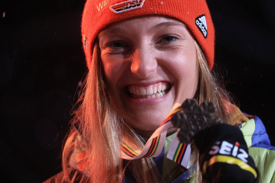 Fotografija: Nemška smučarska skakalka Katharina Althaus je sporočila veselo novico. FOTO: Borut Živulović, Reuters