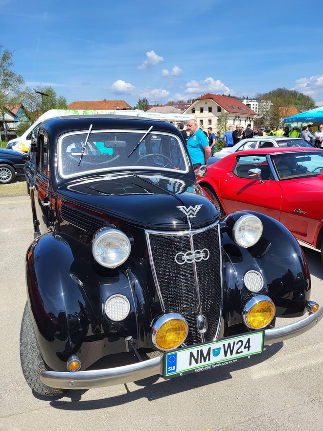 Med zbranimi je veliko pozornosti požel wanderer proizvajalca Auto Union, izdelan je bil leta 1938. Vozi ga Konrad Šepec iz Kukenberka.