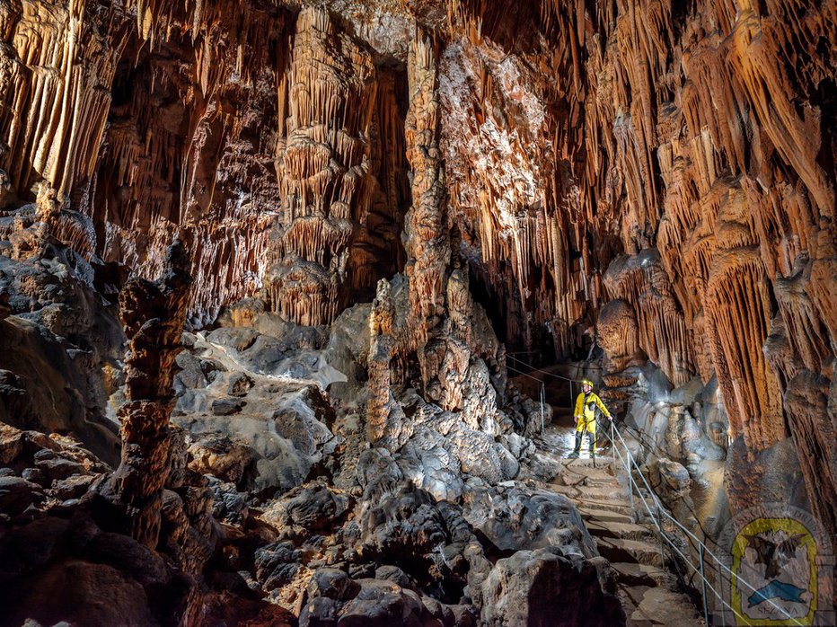 Fotografija: Do odkritja notranjih prostorov Postojnske jame leta 1818 je Vilenica uživala mednarodni sloves največje in najlepše jame na Krasu. FOTO: Peter Gedei
