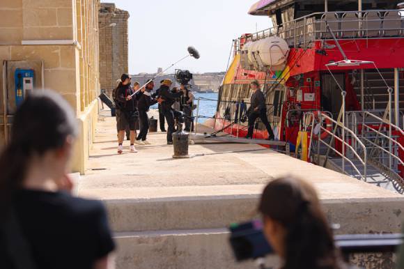 Aprila so snemali film s Timom Rothom in Aaronom Eckhartom. FOTO: Malteška Filmska Komisija