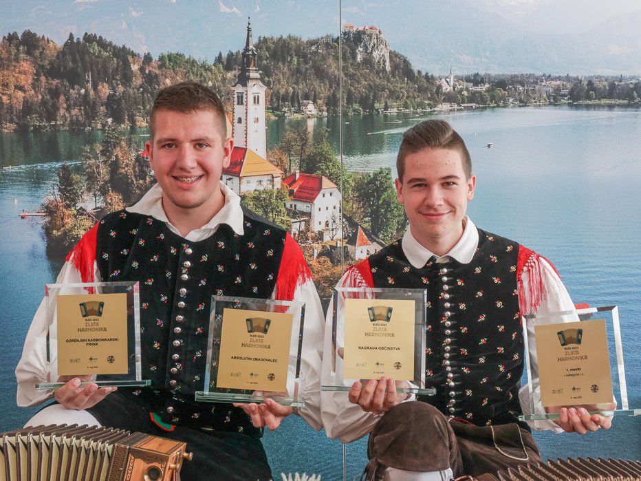 Fotografija: Zmagovalca Zlate harmonike Bled 2023 sta Filip Pintar in levo Gašper Komac.