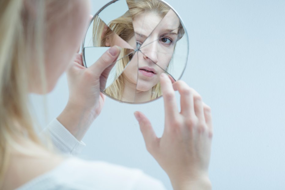 Fotografija: Občutek lastne vrednosti zrcali lastni vtis o naših sposobnostih, močeh in slabostih. FOTO: Katarzynabialasiewicz/Getty Images