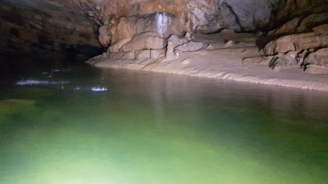 Podzemno jezero